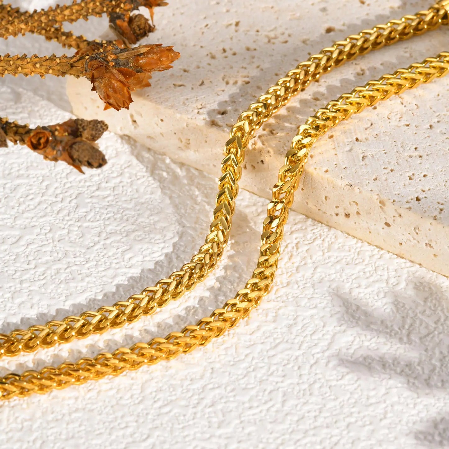 Edelstahl Damenarmband „Golden Shine“ – zarte Fischgräten-Kette | Minimalistischer Look