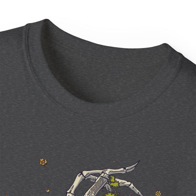 Pumpkin Bone Bloom  Halloween Shirt mit Kürbis & Skelettblüten
