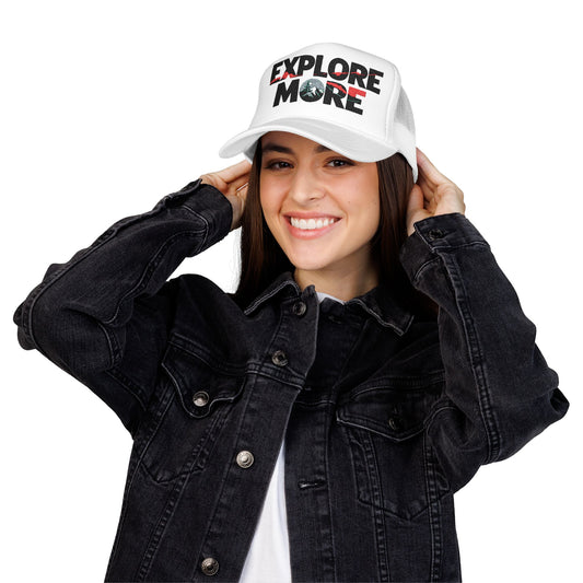 „Explore More“ – Statement Design für Abenteurer – ColorfulRobe