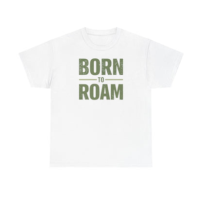 Born to Roam T-Shirt in weißem Stoff mit grünem Aufdruck, perfekt für Abenteuer und Naturfreunde.