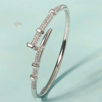 Classic Stainless Steel Woman's Nail Bracelet Europe and the United States Popular Bracelets Sparkling Zircon Bangle As A Gift