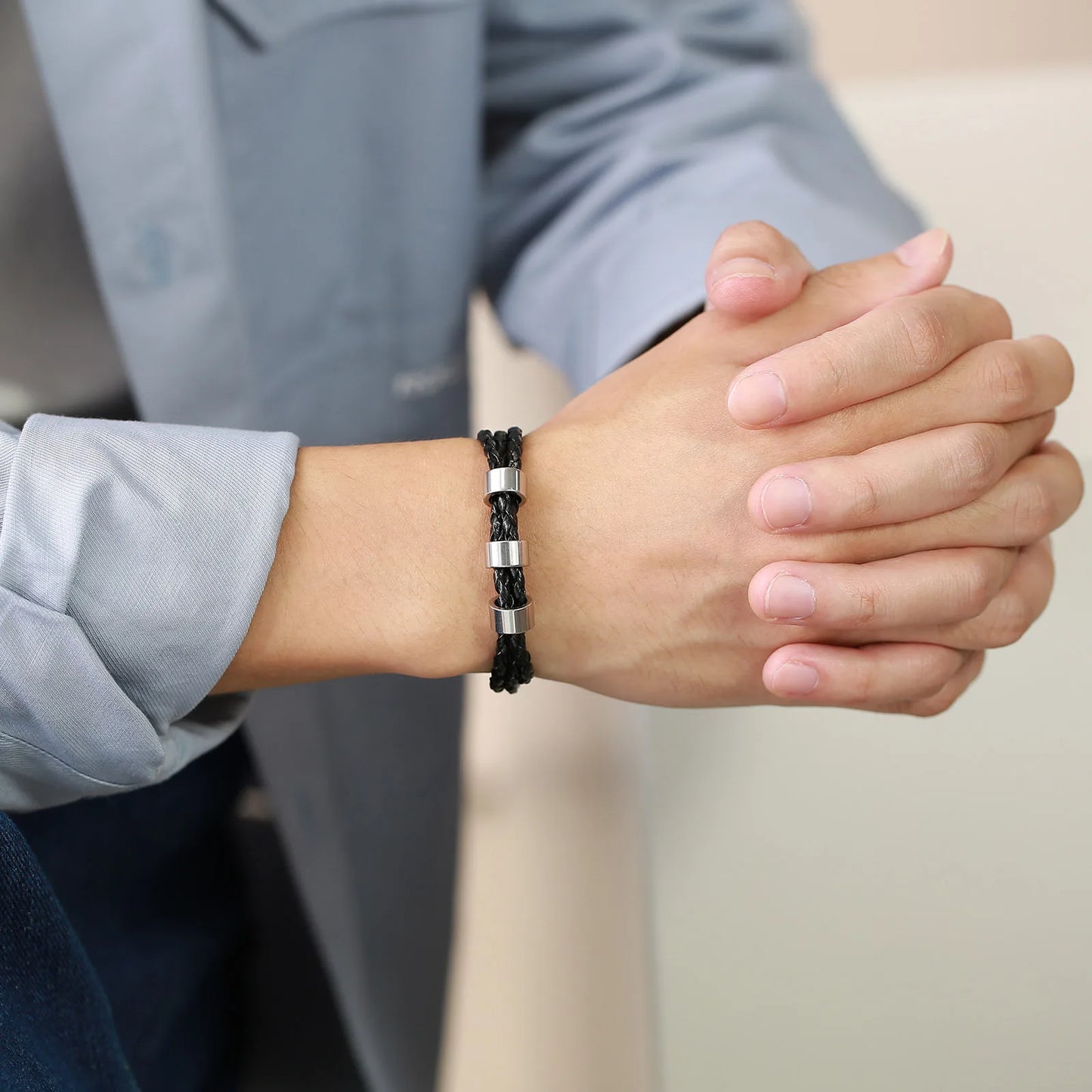 Personalisiertes Herrenarmband „Family Bond“ – Lederarmband mit Gravur | Namen & Botschaft individuell