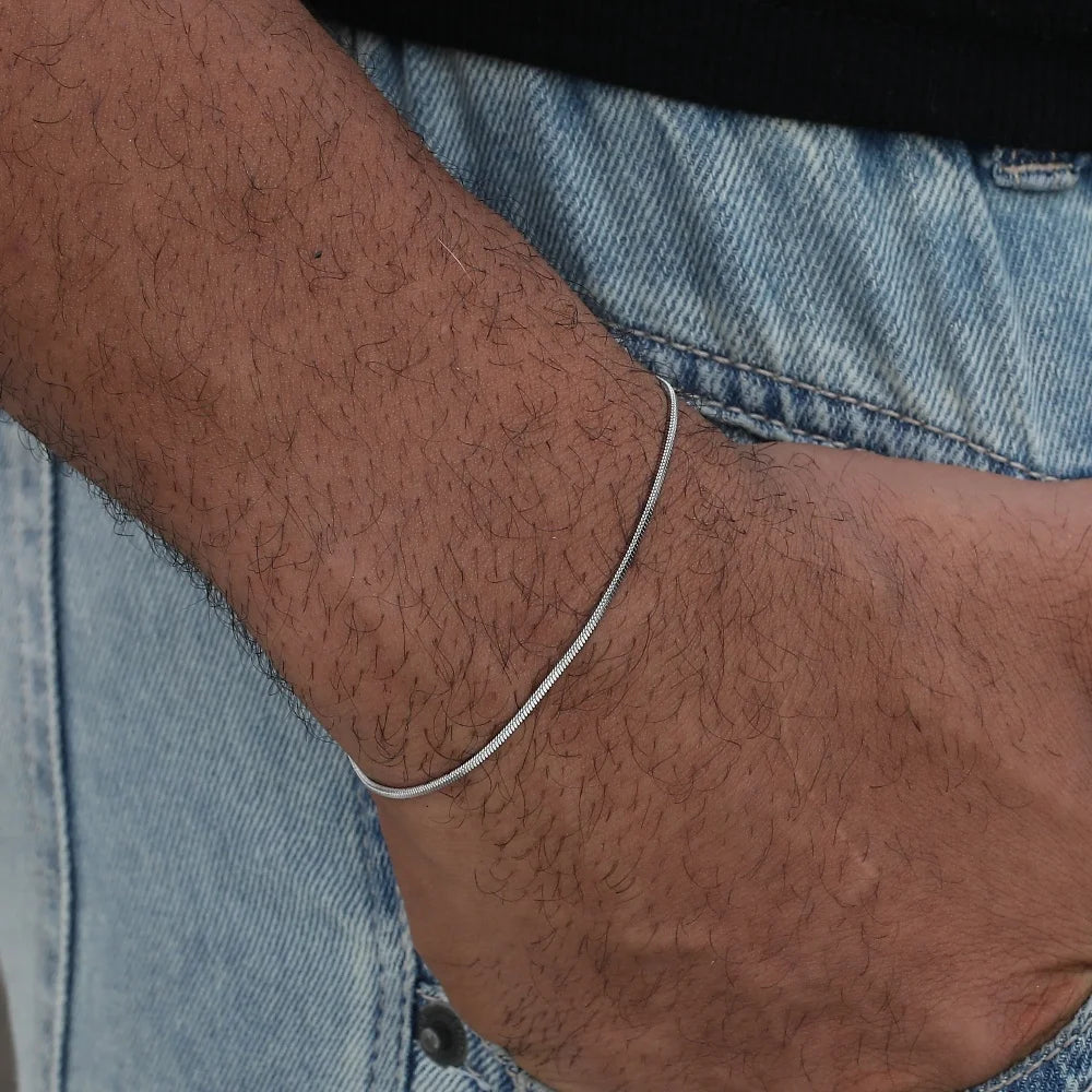 Herrenarmband „Silver Line“ – Minimalistisches Edelstahlarmband | Schlank, Modern, Elegant